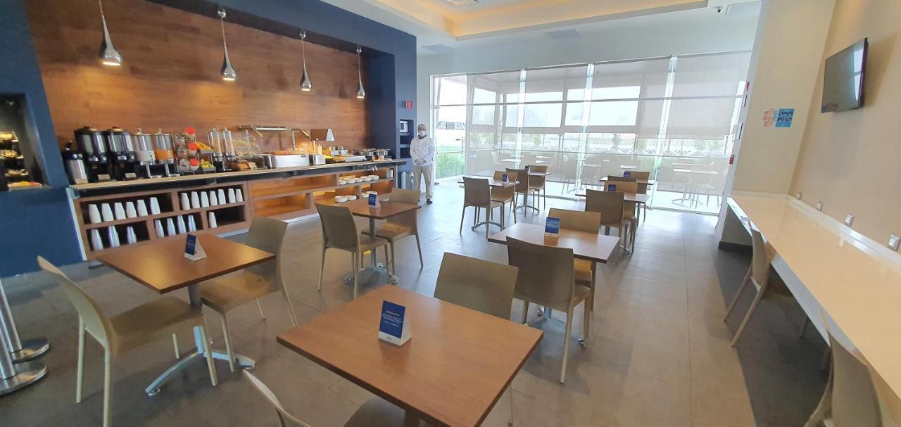 Microtel Inn & Suites By Wyndham San Luis Potosi Exterior photo