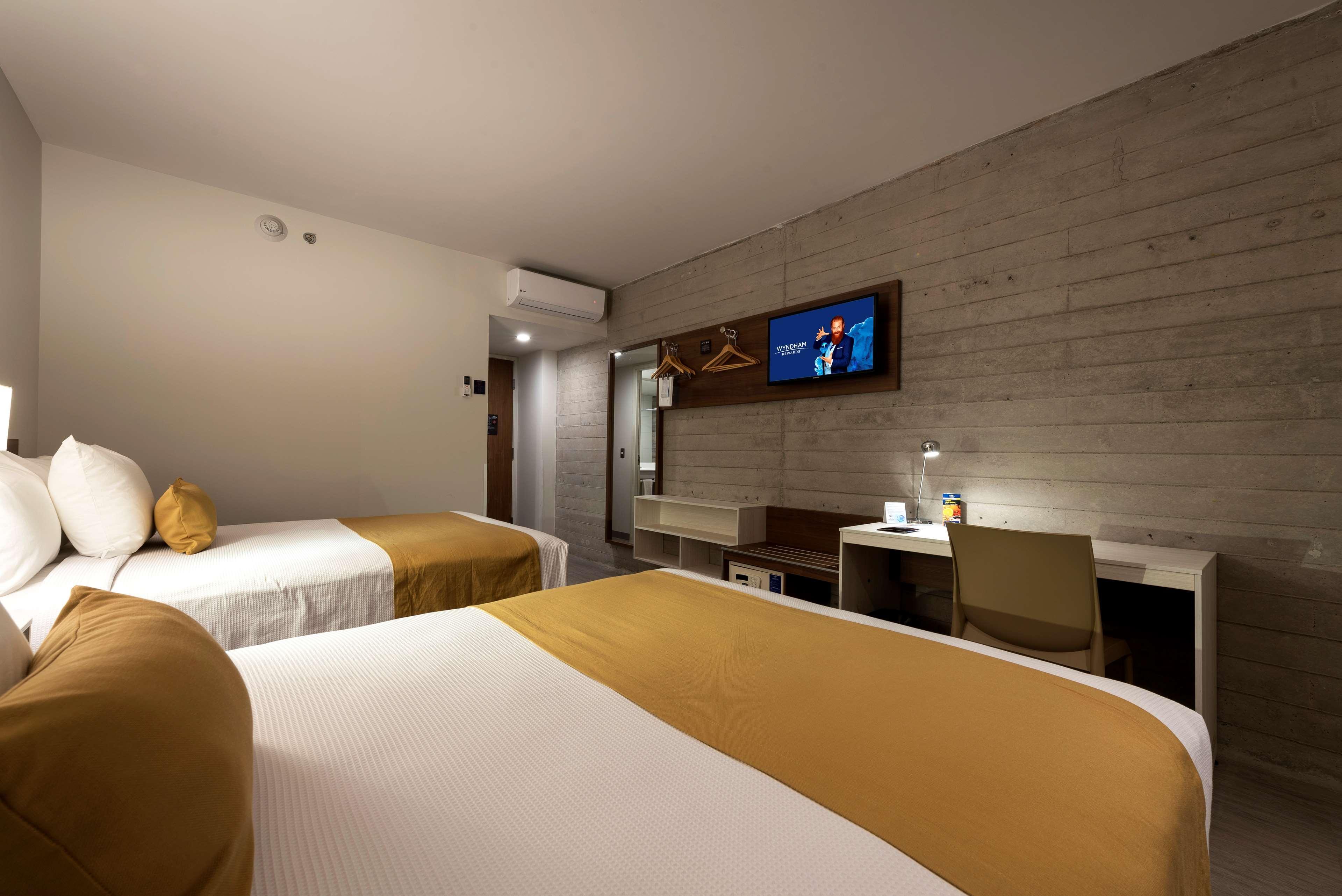 Microtel Inn & Suites By Wyndham San Luis Potosi Exterior photo