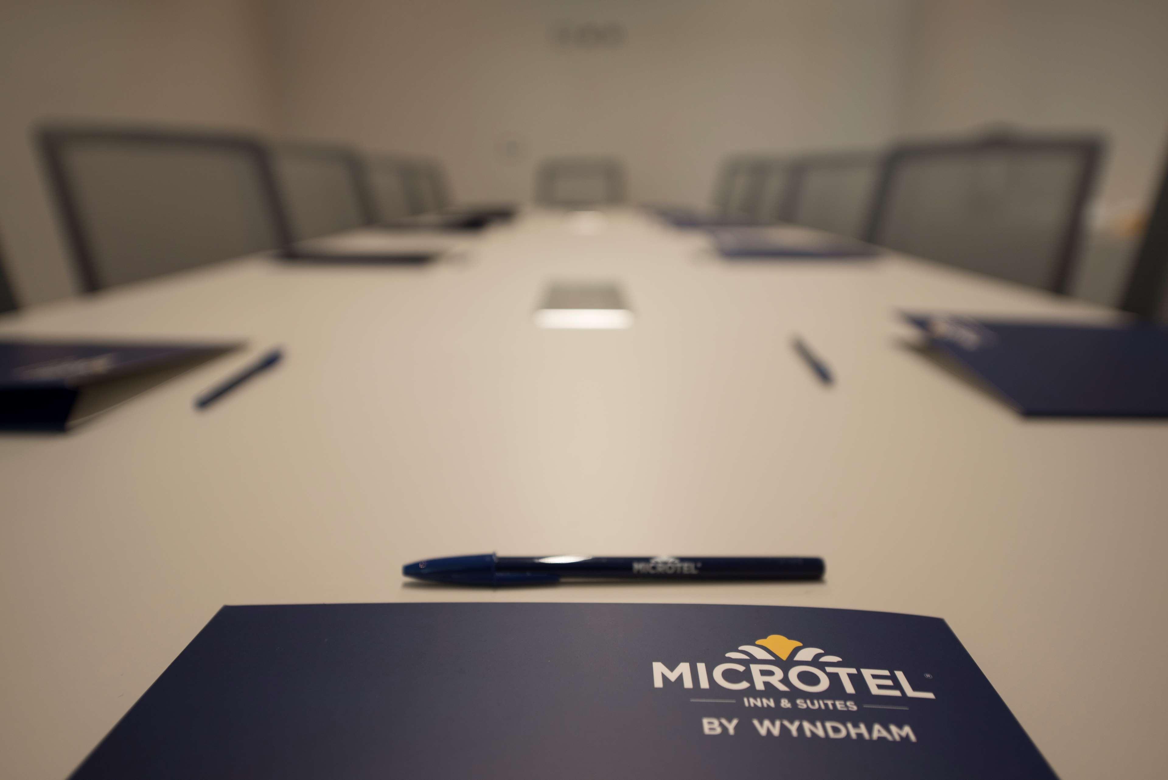 Microtel Inn & Suites By Wyndham San Luis Potosi Exterior photo