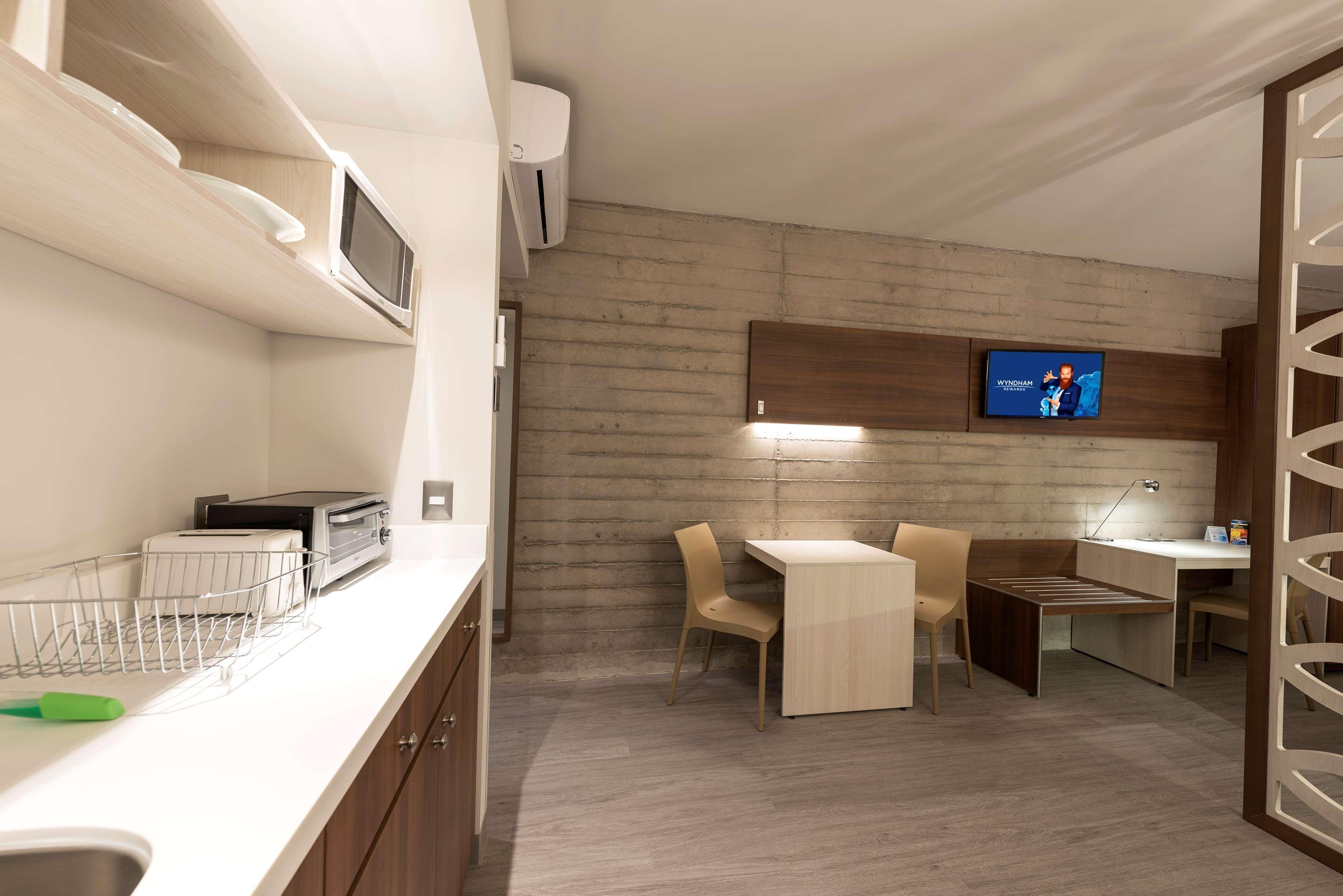Microtel Inn & Suites By Wyndham San Luis Potosi Exterior photo