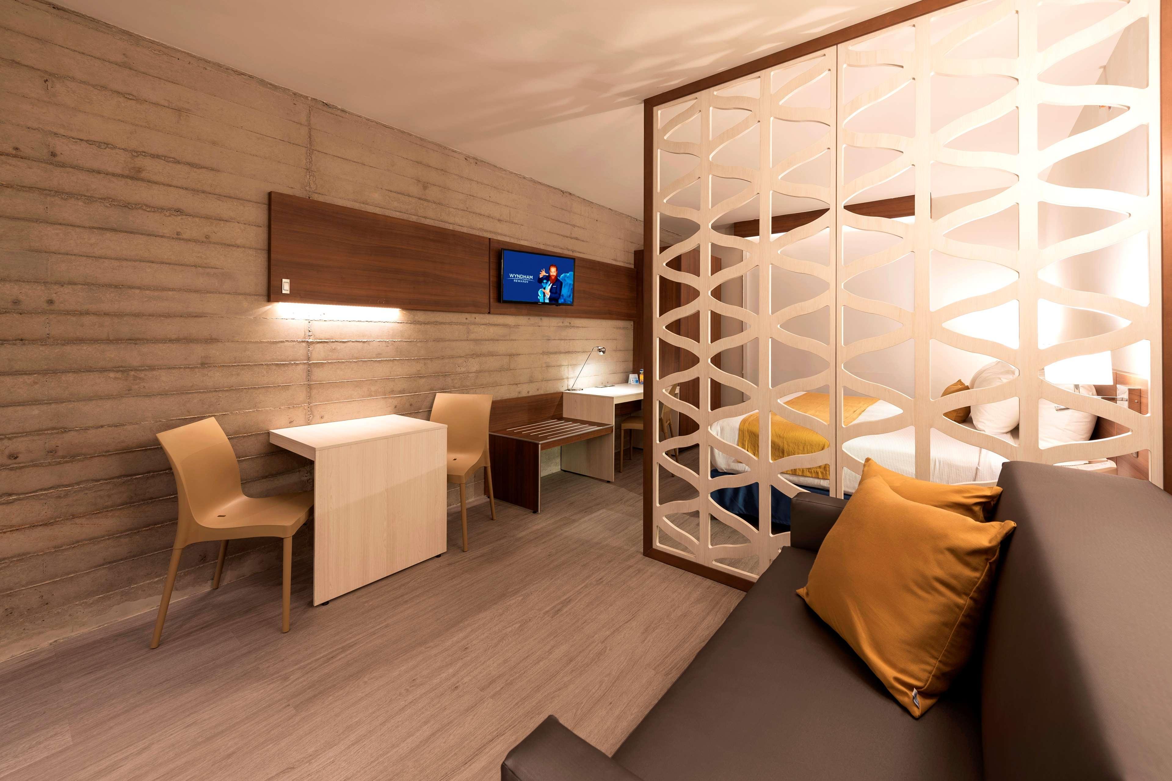 Microtel Inn & Suites By Wyndham San Luis Potosi Exterior photo