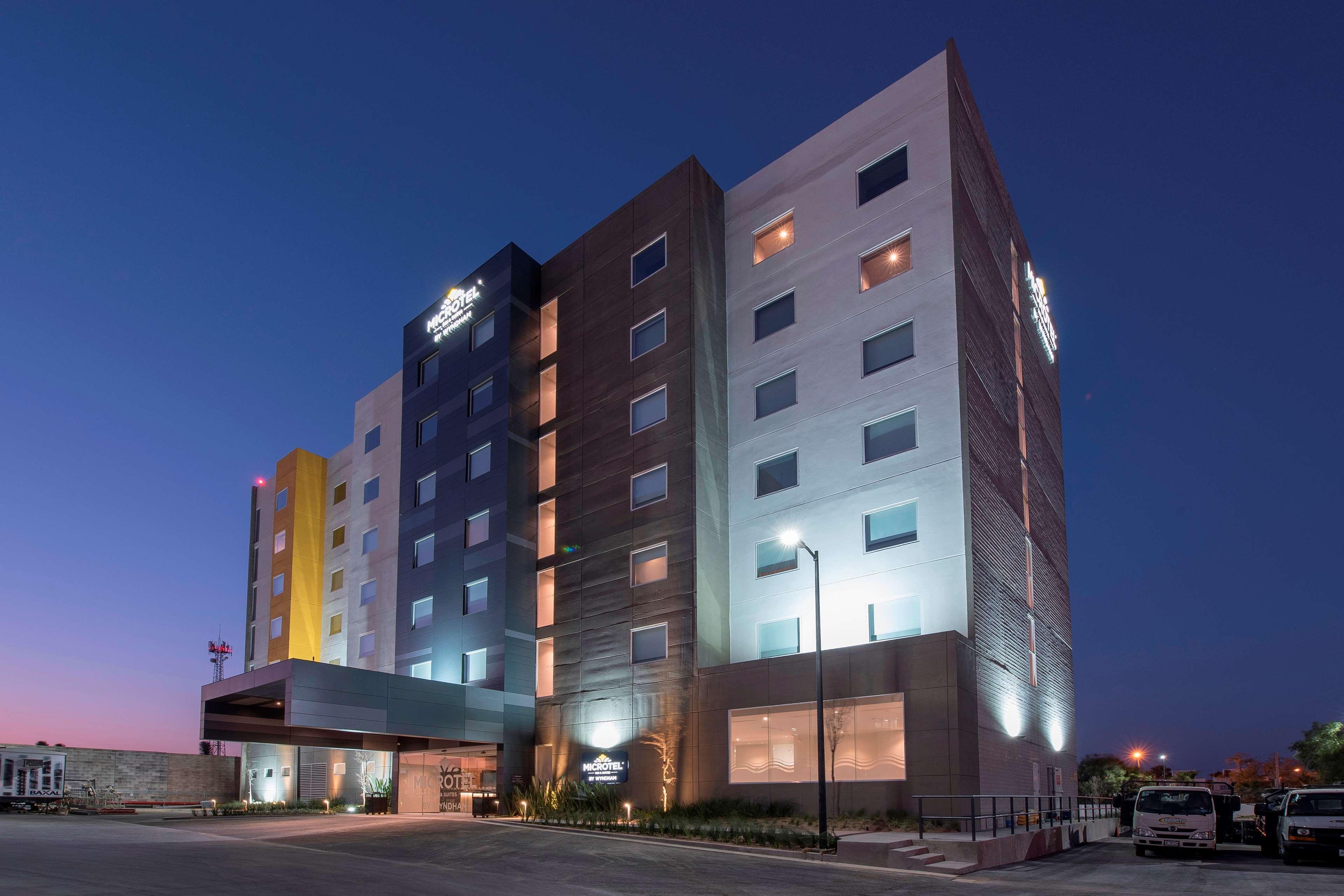 Microtel Inn & Suites By Wyndham San Luis Potosi Exterior photo