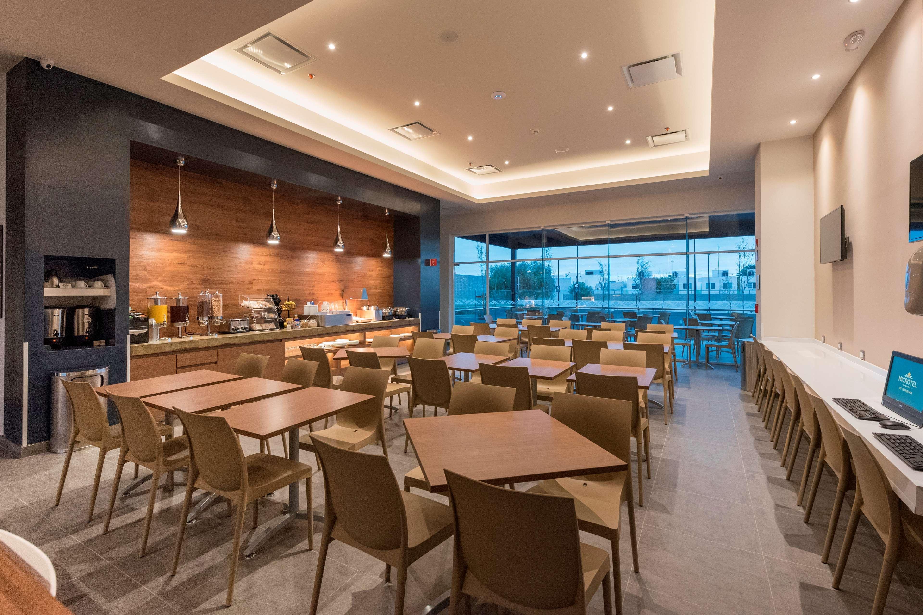 Microtel Inn & Suites By Wyndham San Luis Potosi Exterior photo
