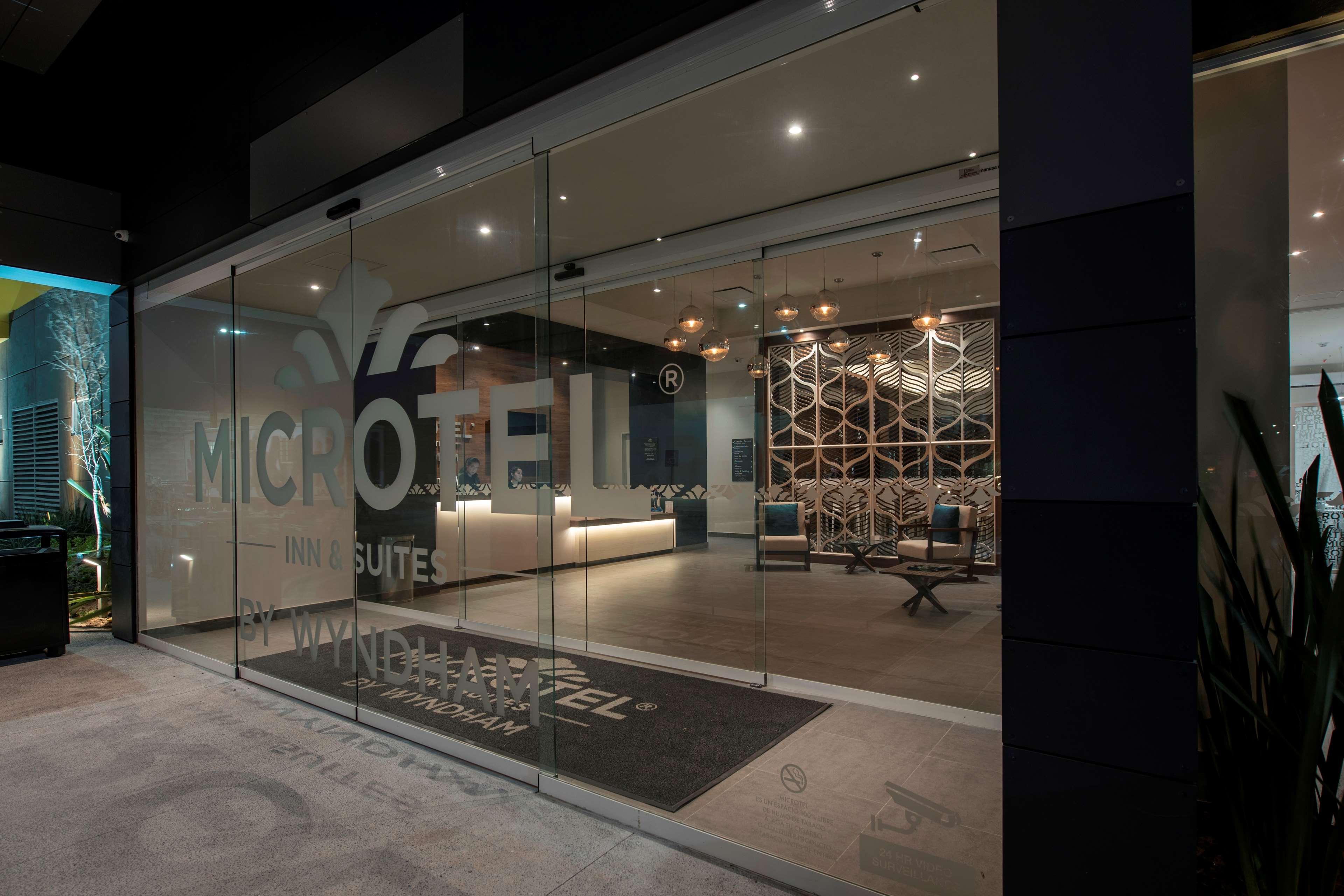 Microtel Inn & Suites By Wyndham San Luis Potosi Exterior photo