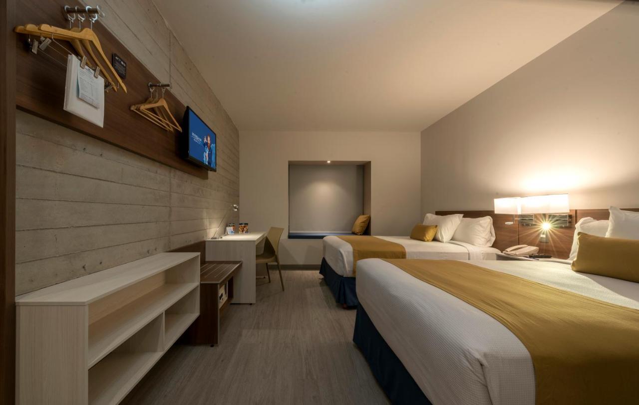 Microtel Inn & Suites By Wyndham San Luis Potosi Exterior photo