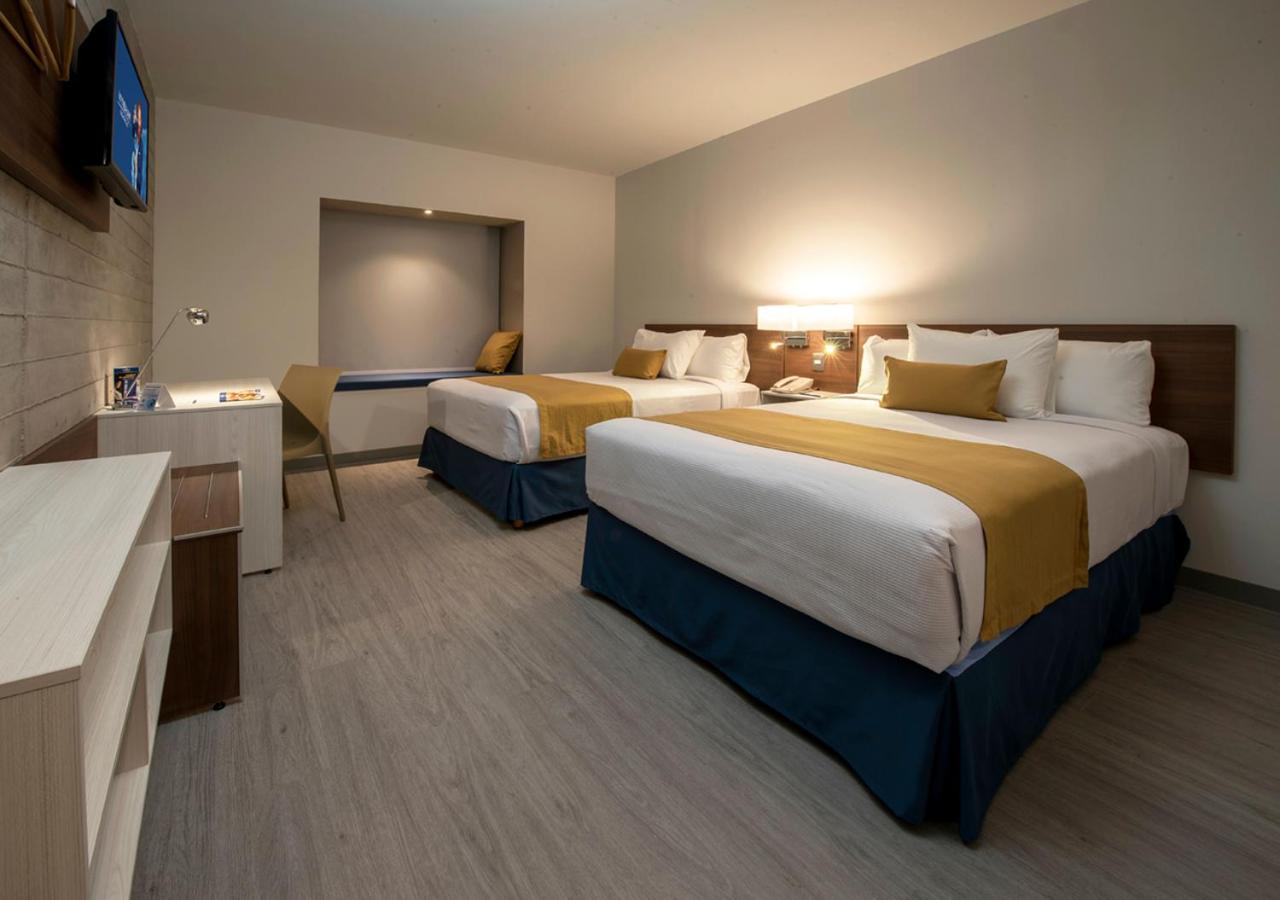 Microtel Inn & Suites By Wyndham San Luis Potosi Exterior photo